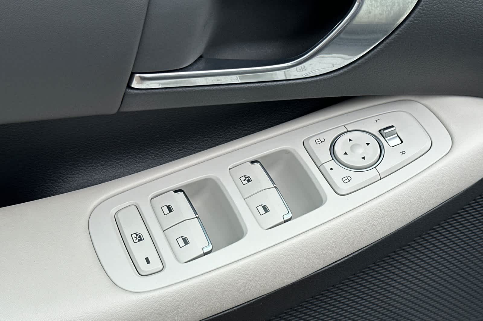 Thumbnail: 2023 Hyundai Sonata - 13