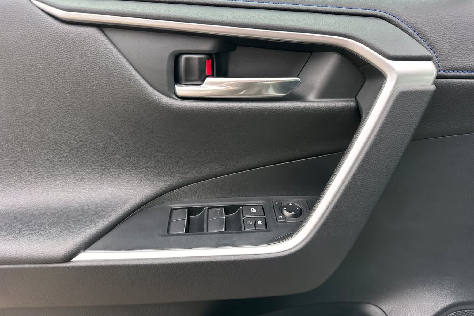 Thumbnail: 2020 Toyota RAV4 - 12