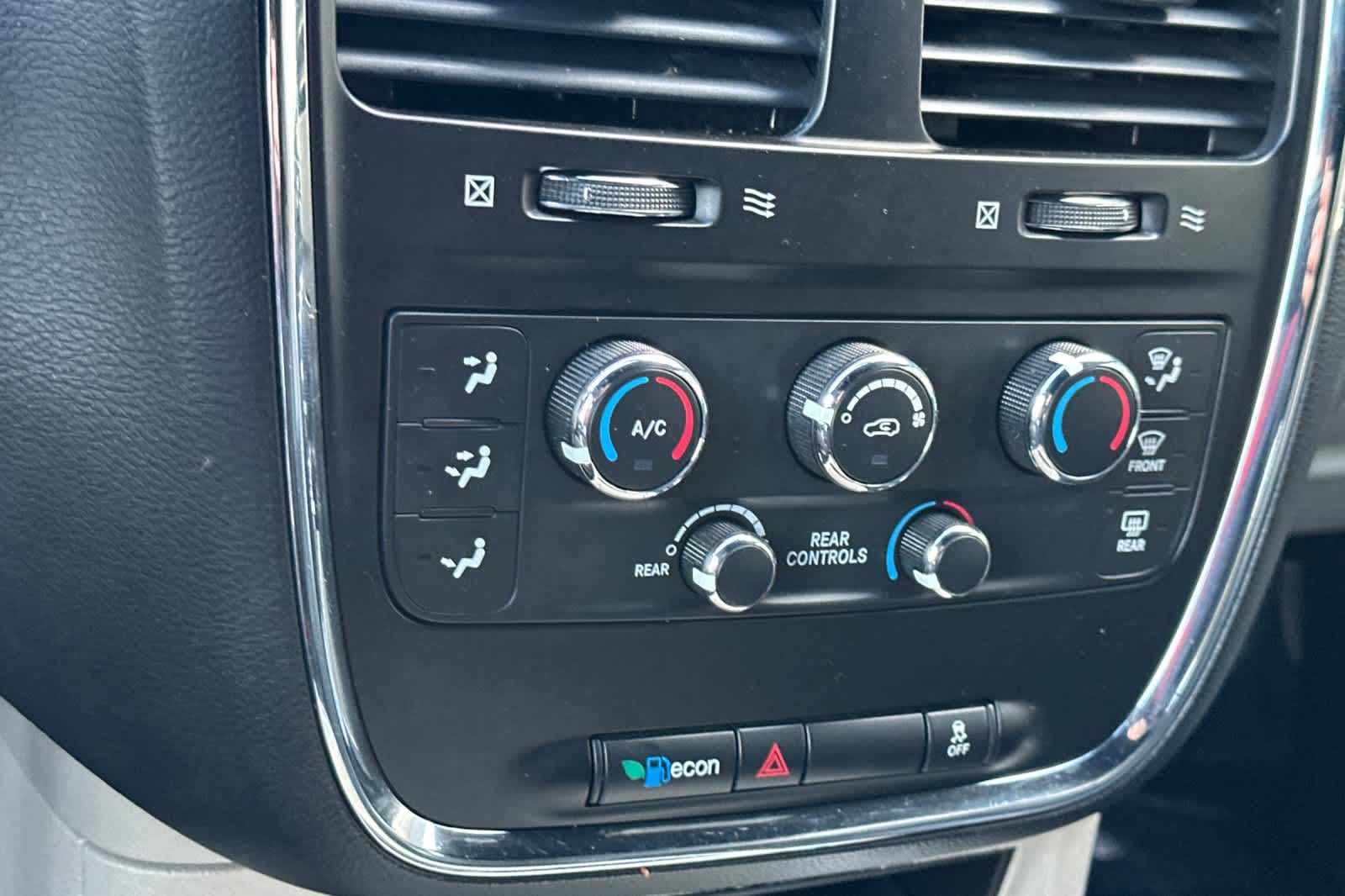 Thumbnail: 2017 Dodge Grand Caravan - 21