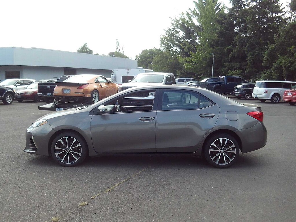 Used 2017 Toyota Corolla SE Sedan