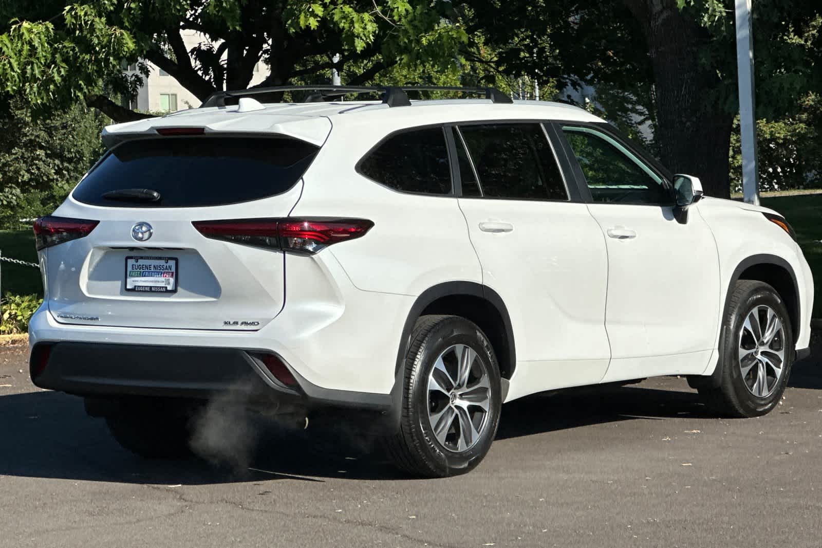 2023 Toyota Highlander XLE photo 2