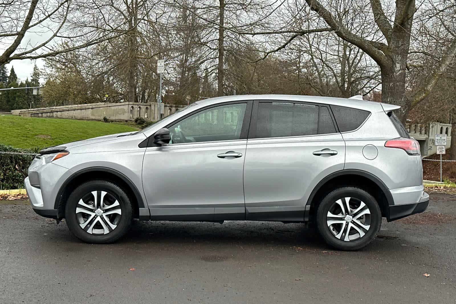 Thumbnail: 2018 Toyota RAV4 - 5