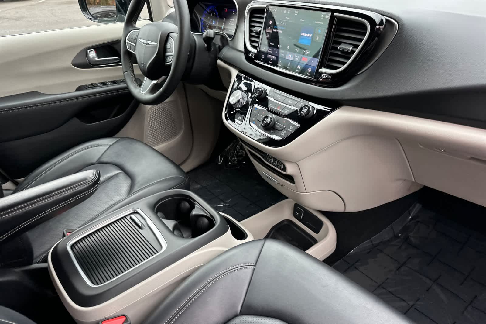 Thumbnail: 2024 Chrysler Pacifica - 17