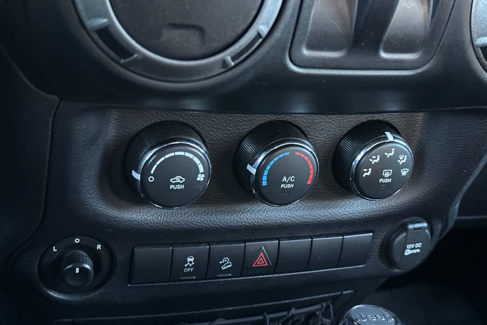 Thumbnail: 2016 Jeep Wrangler - 19