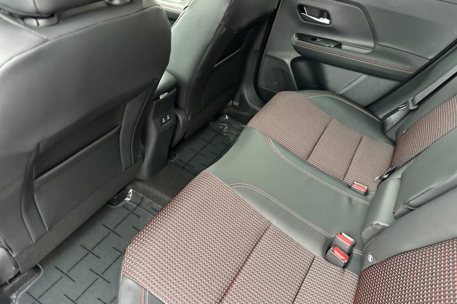 2025 Nissan Kicks SR photo 3