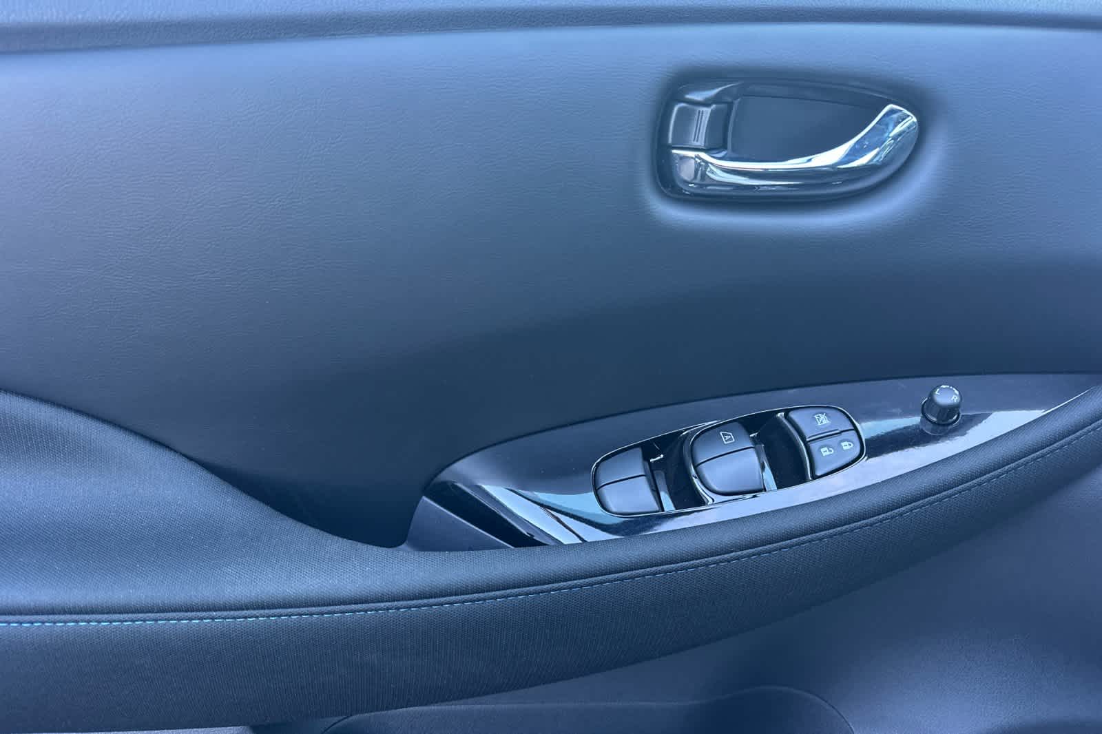 Thumbnail: 2025 Nissan Leaf - 12