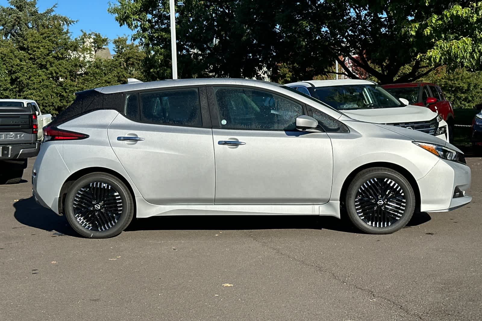 Thumbnail: 2025 Nissan Leaf - 8