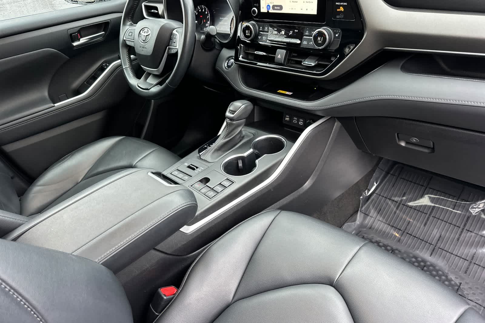 Thumbnail: 2023 Toyota Highlander - 17