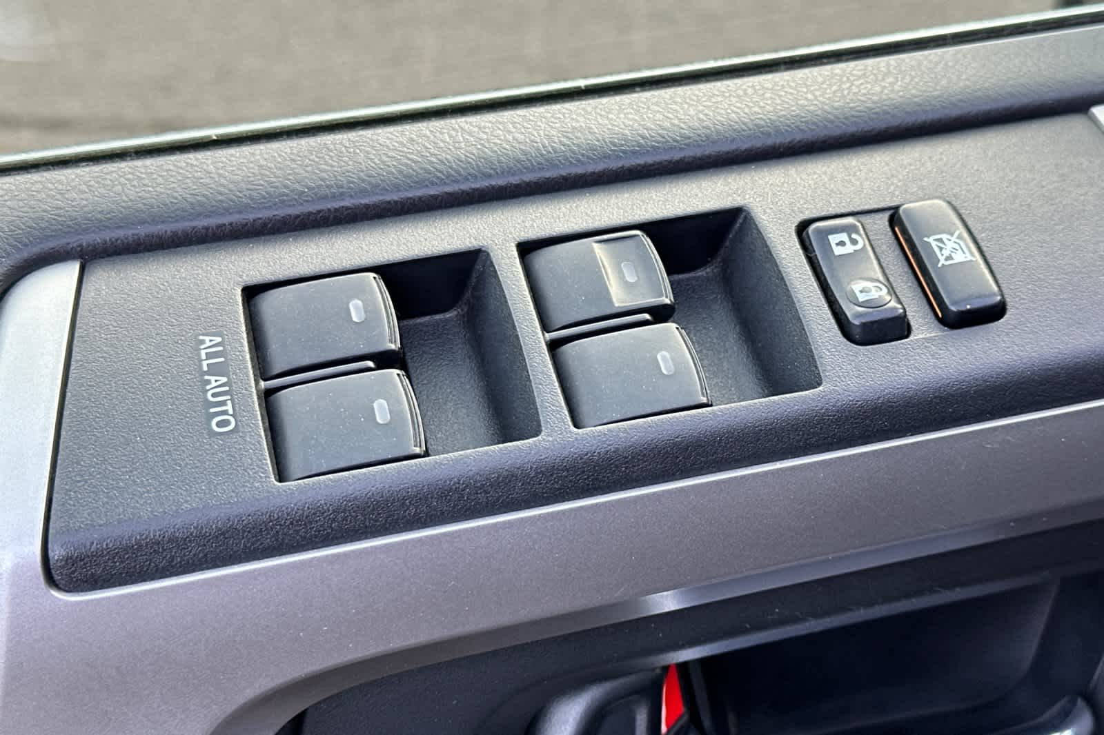 Thumbnail: 2018 Toyota 4Runner - 13