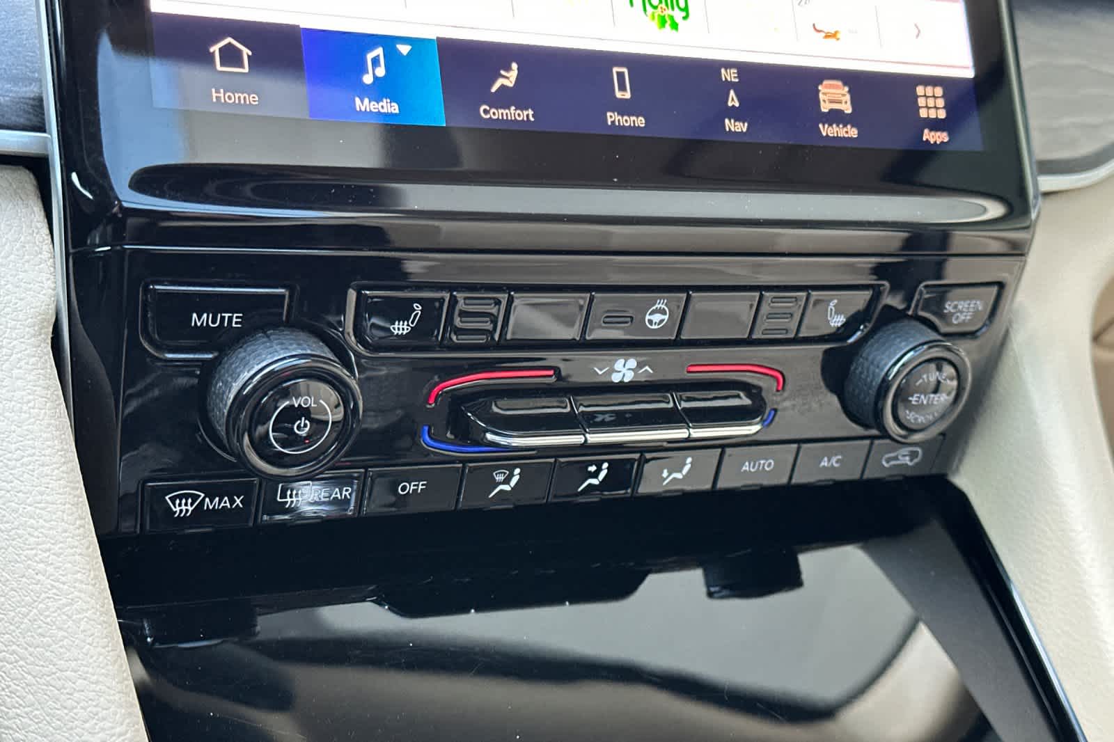 Thumbnail: 2021 Jeep Grand Cherokee L - 22