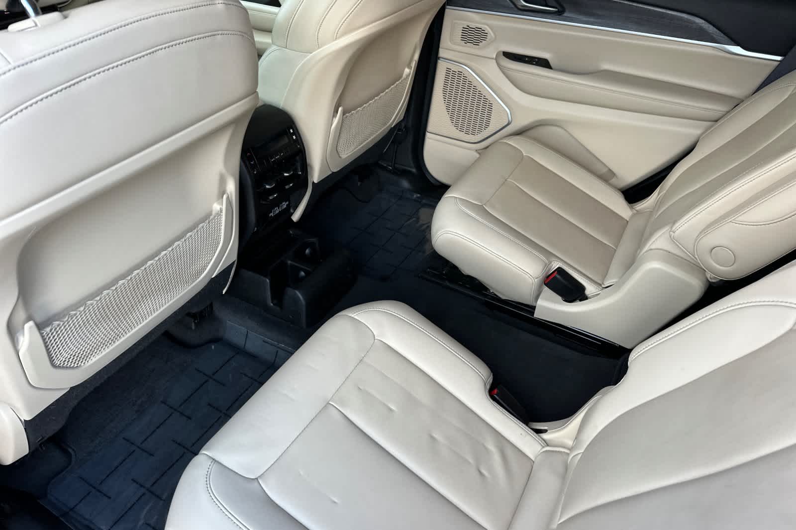 Thumbnail: 2021 Jeep Grand Cherokee L - 4