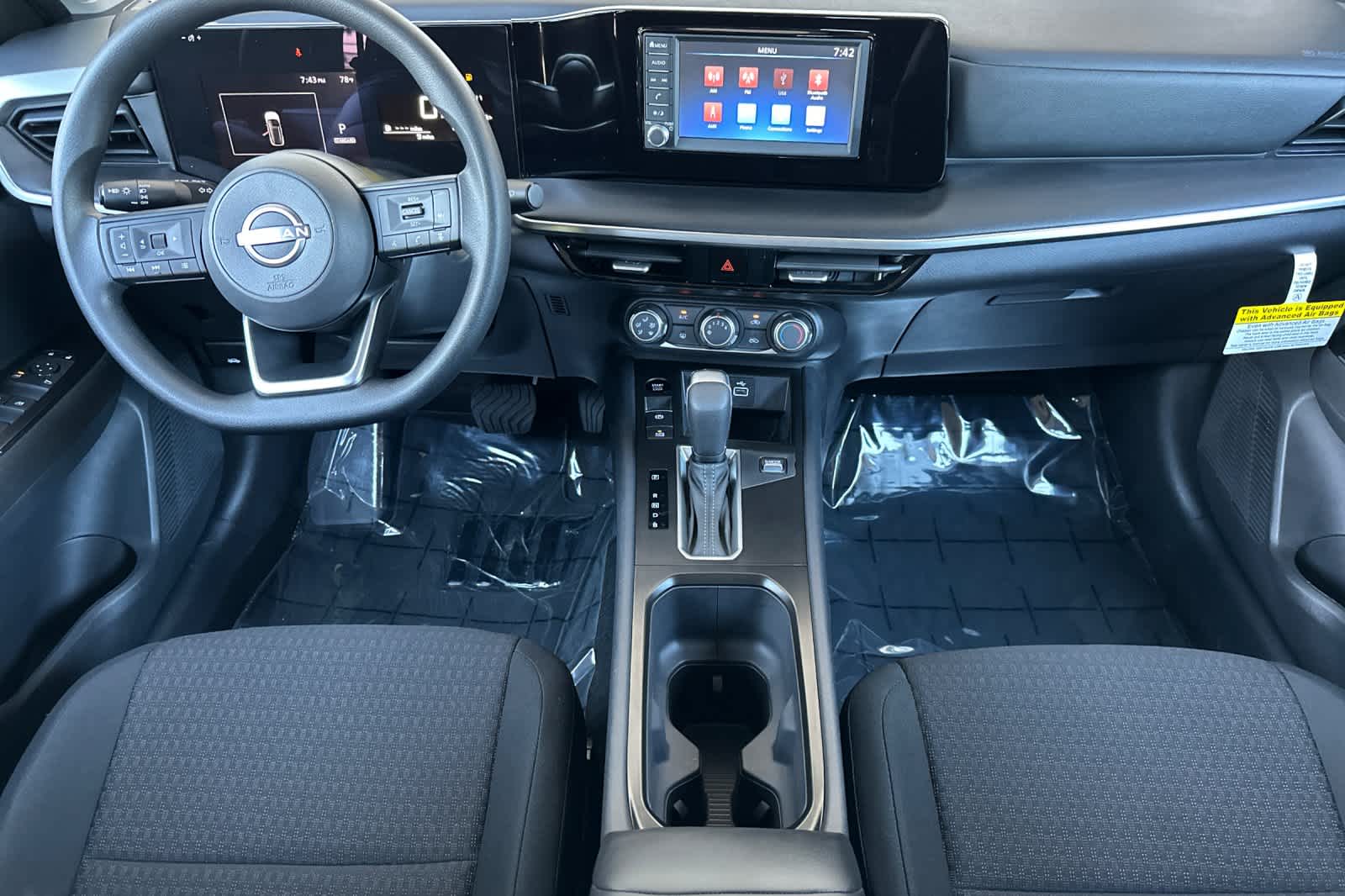 2025 Nissan Kicks S photo 3