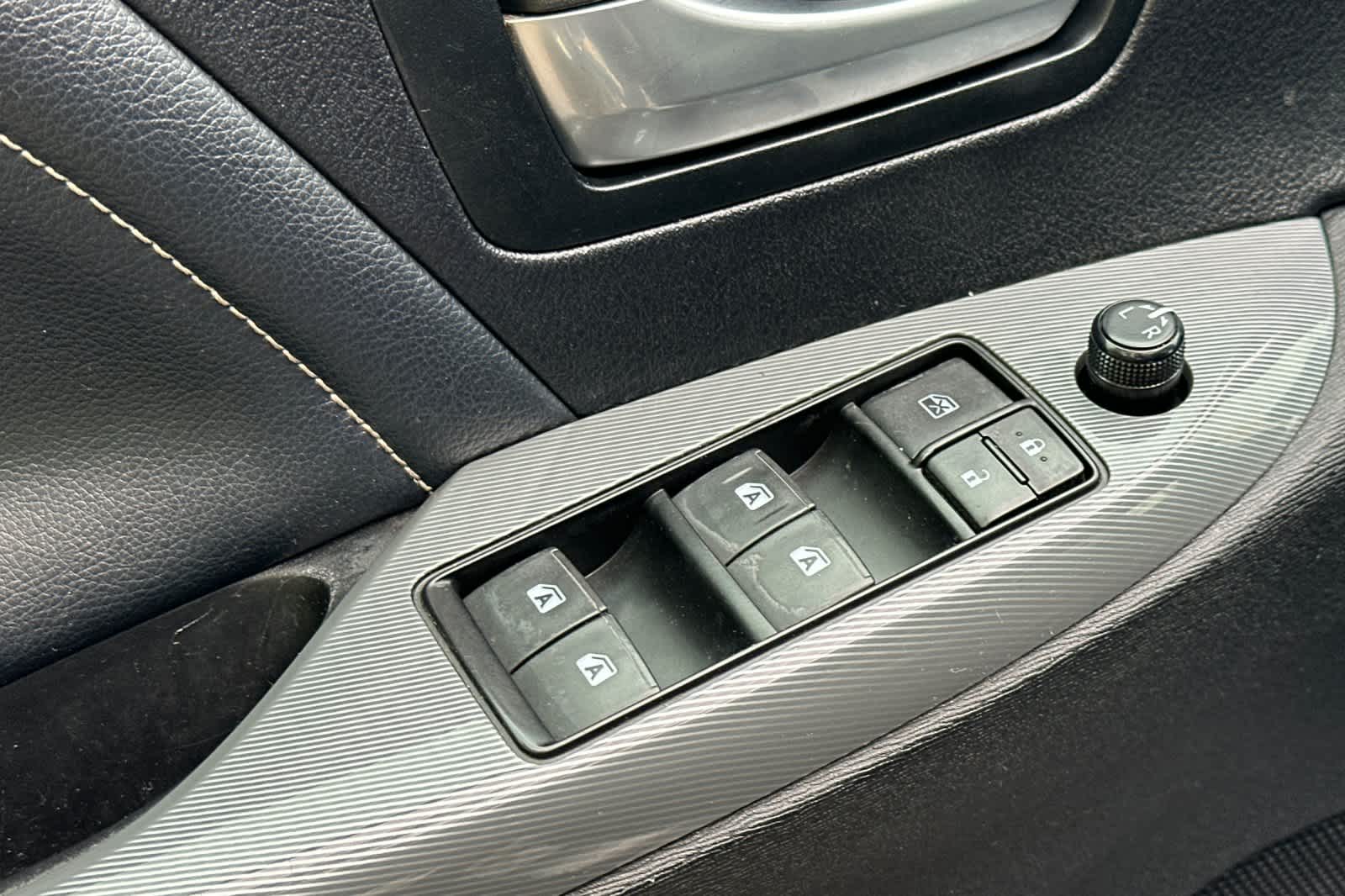 Thumbnail: 2015 Toyota Sienna - 13