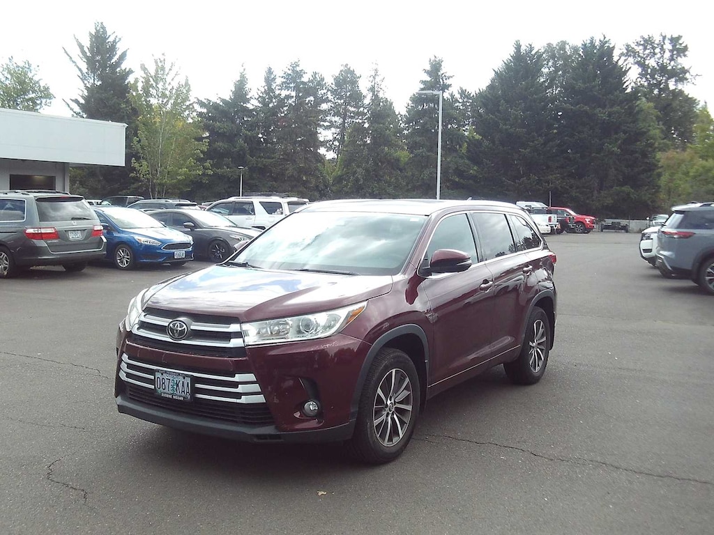 Used 2017 Toyota Highlander XLE V6 SUV