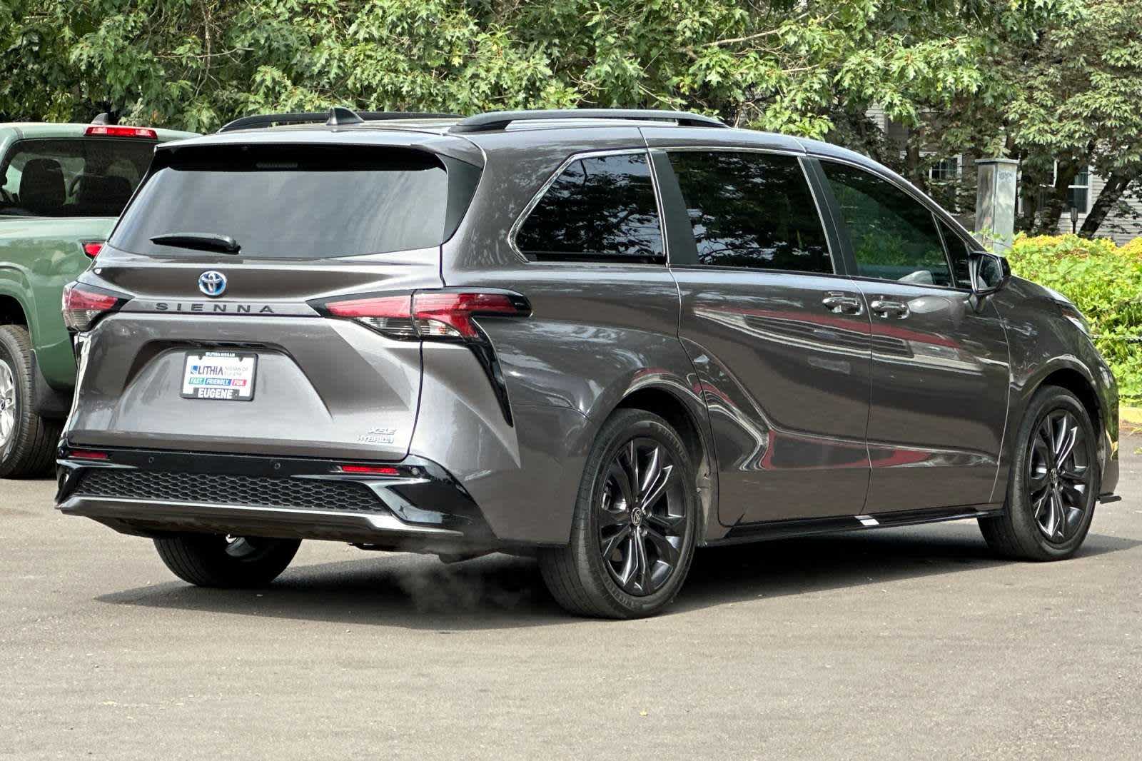 Used 2022 Toyota Sienna XSE with VIN 5TDDRKECXNS088601 for sale in Eugene, OR