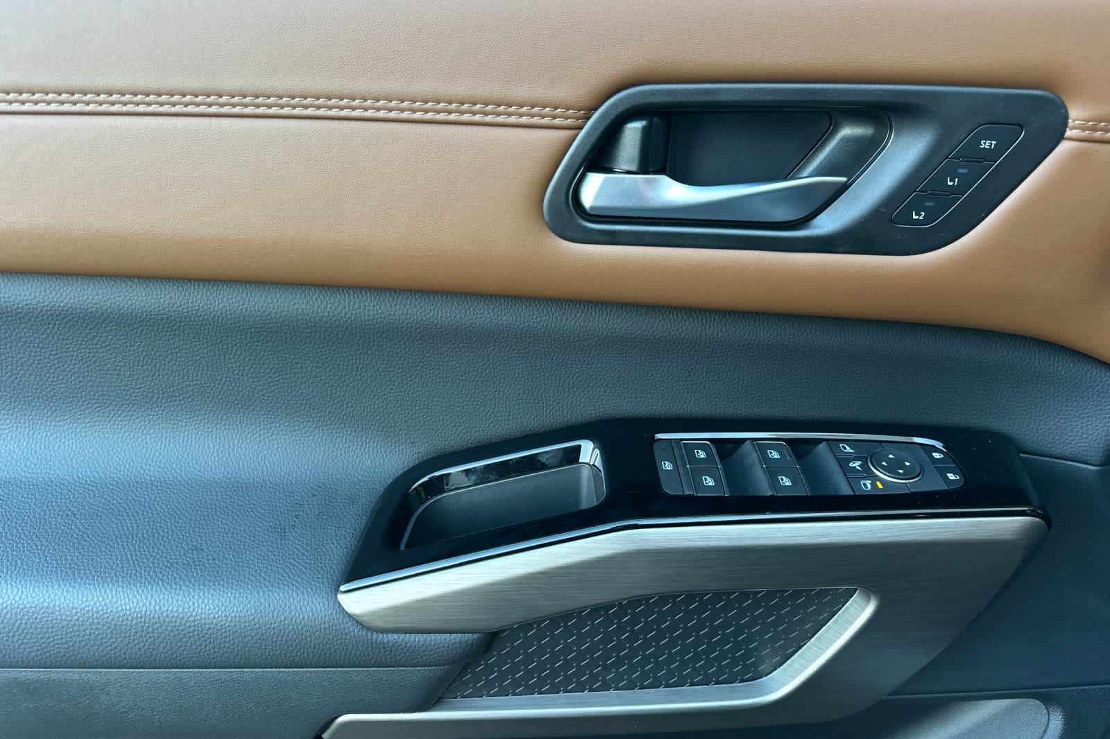 Thumbnail: 2025 Nissan Pathfinder - 12