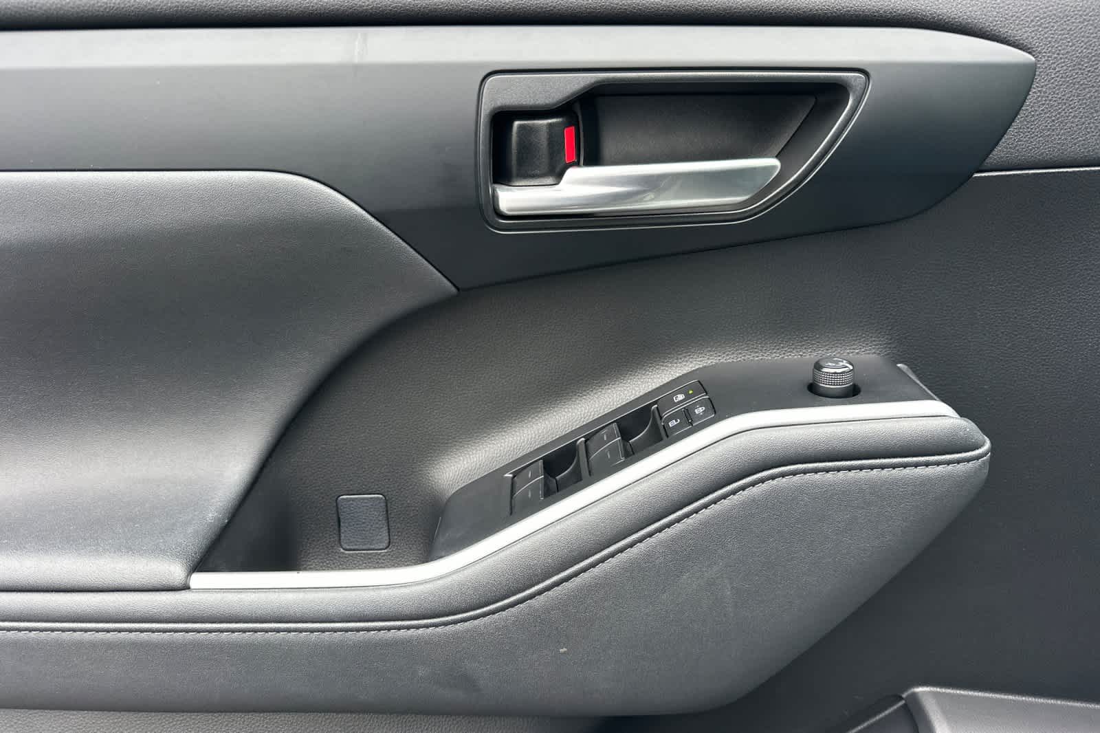 Thumbnail: 2023 Toyota Highlander - 12