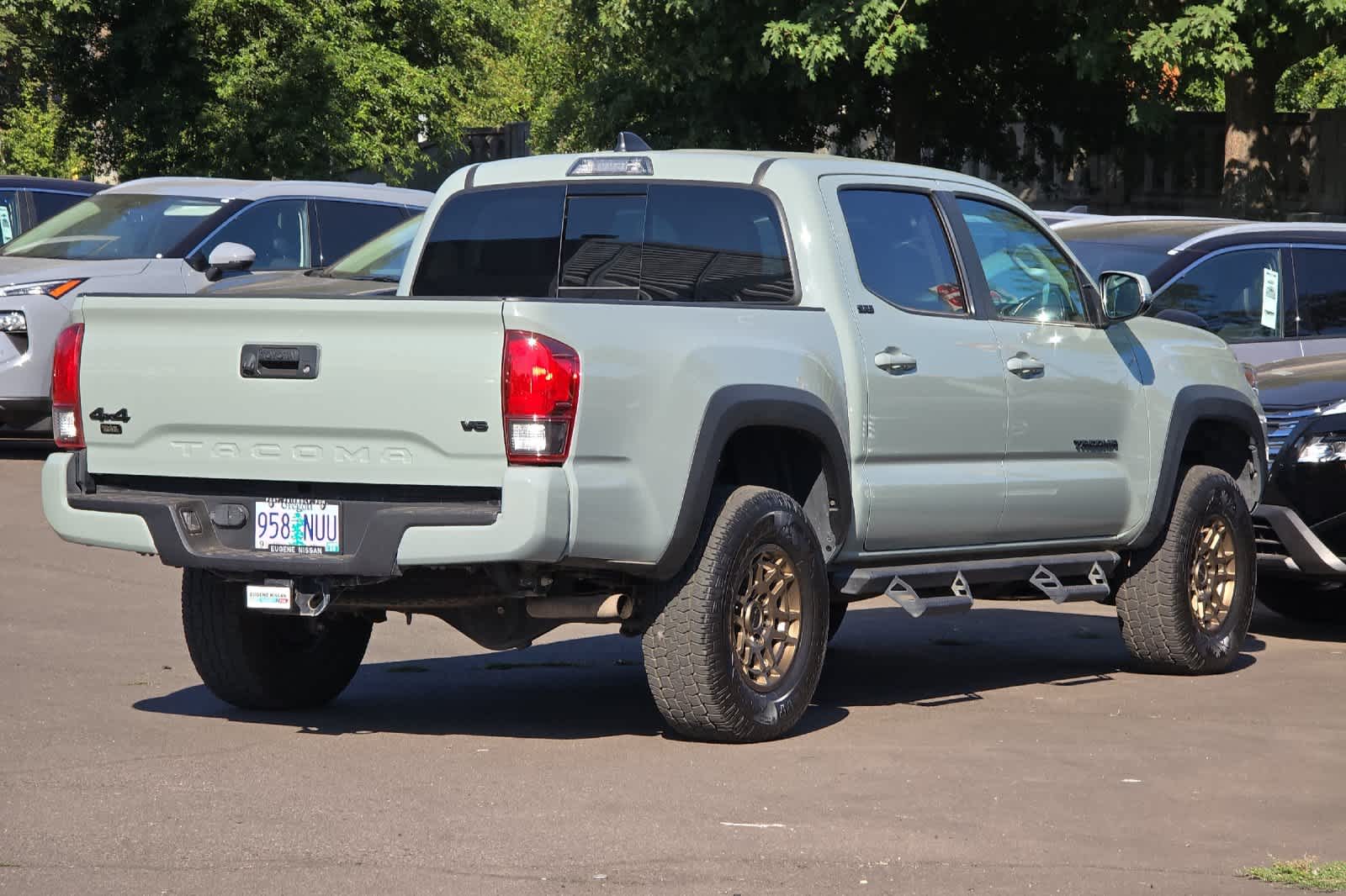 2022 Toyota Tacoma SR5 V6 photo 2