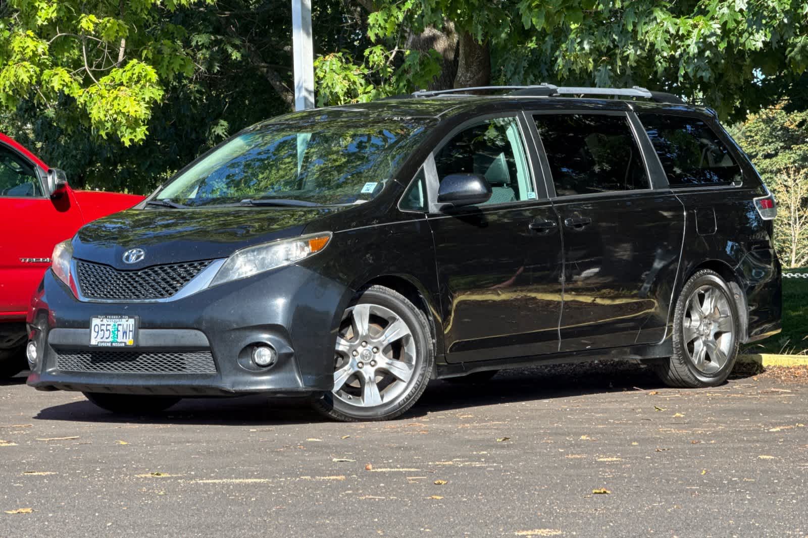 Used 2012 Toyota Sienna SE with VIN 5TDXK3DC7CS184322 for sale in Eugene, OR