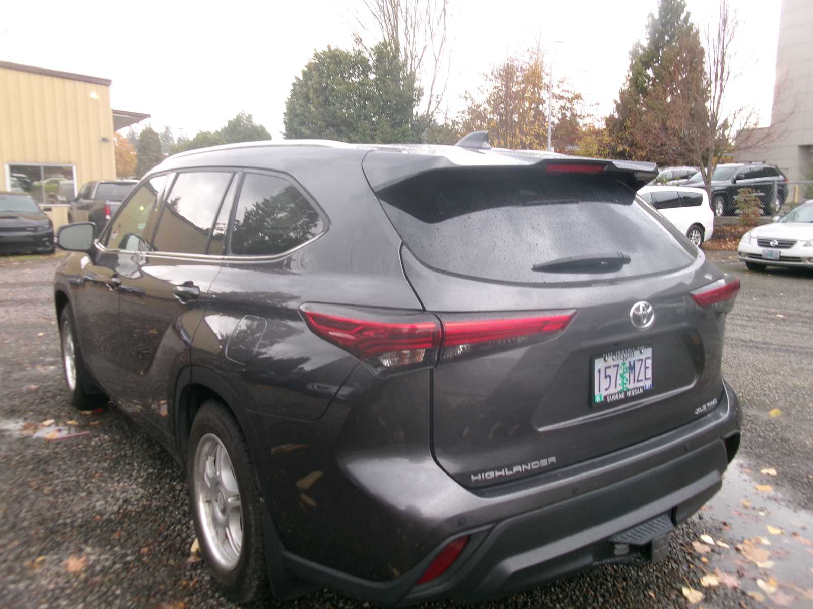 2021 Toyota Highlander XLE photo 3