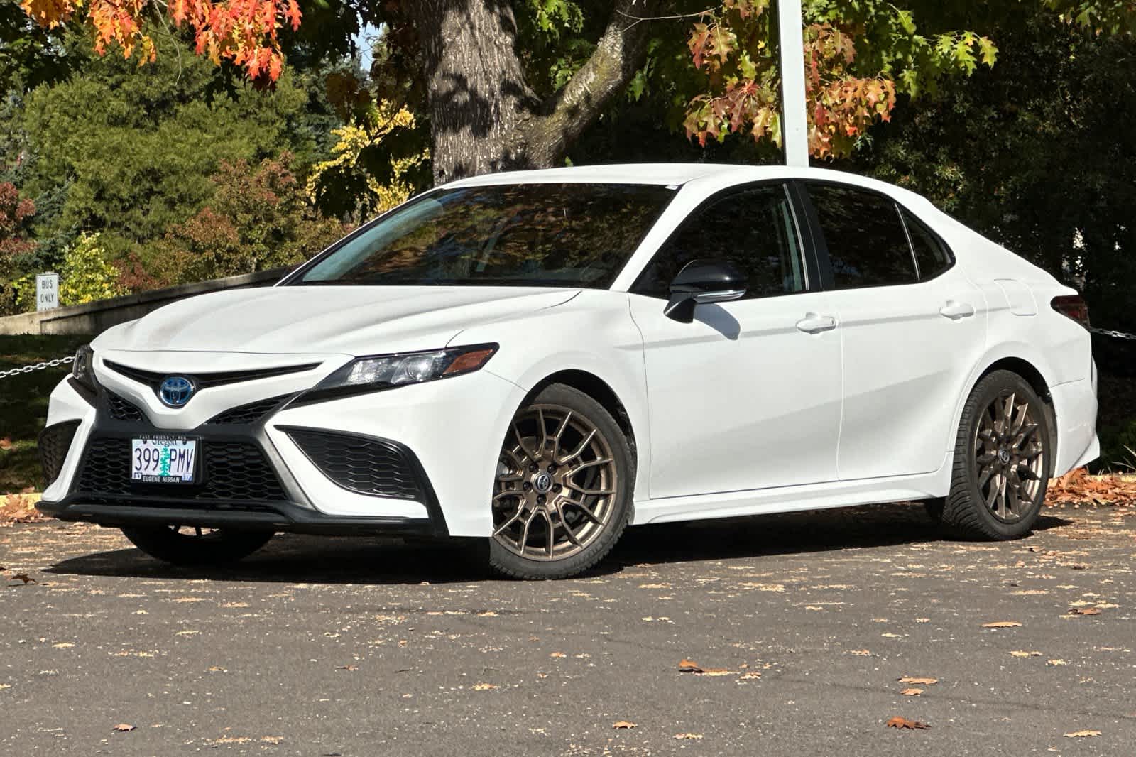 2024 Toyota Camry SE's photo