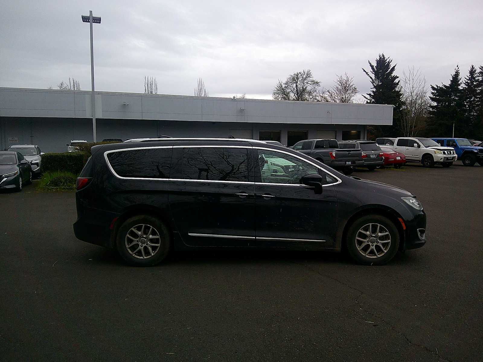 Thumbnail: 2020 Chrysler Pacifica - 6