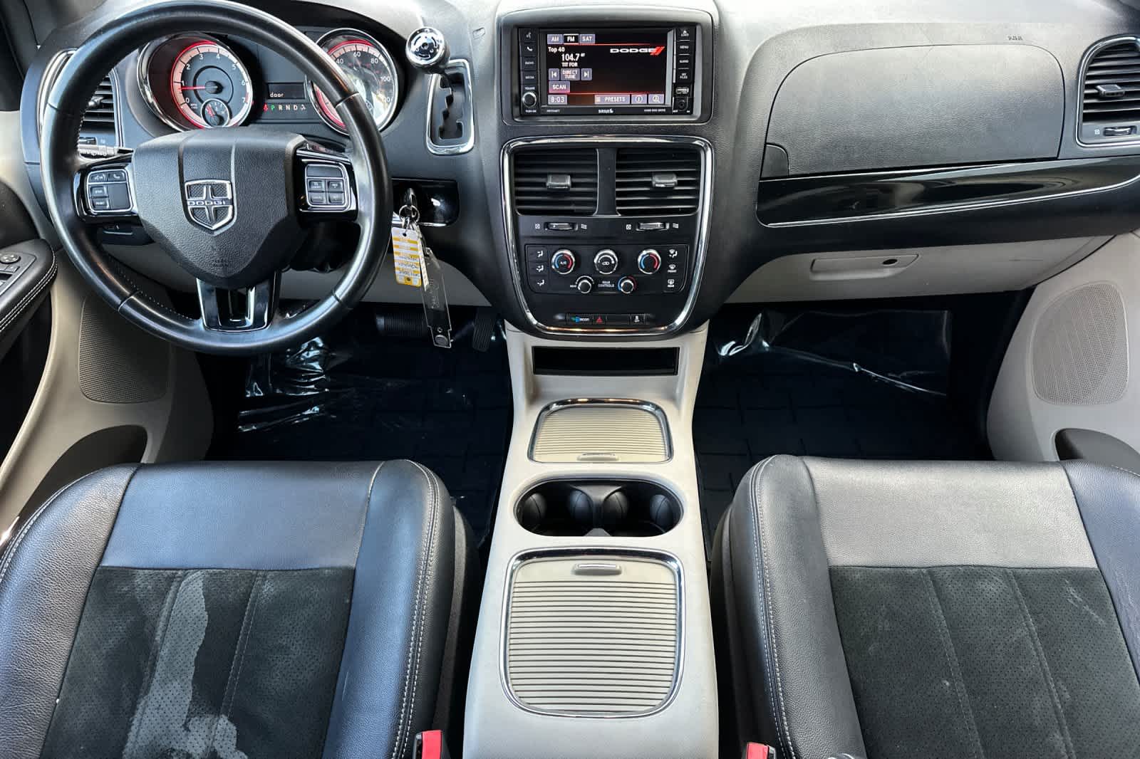 Thumbnail: 2017 Dodge Grand Caravan - 3