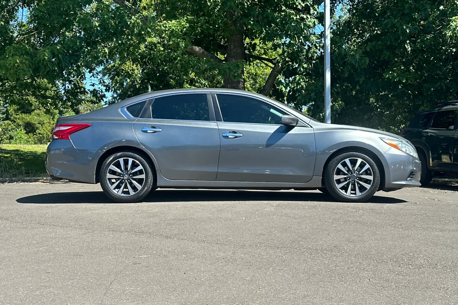 Thumbnail: 2017 Nissan Altima - 8