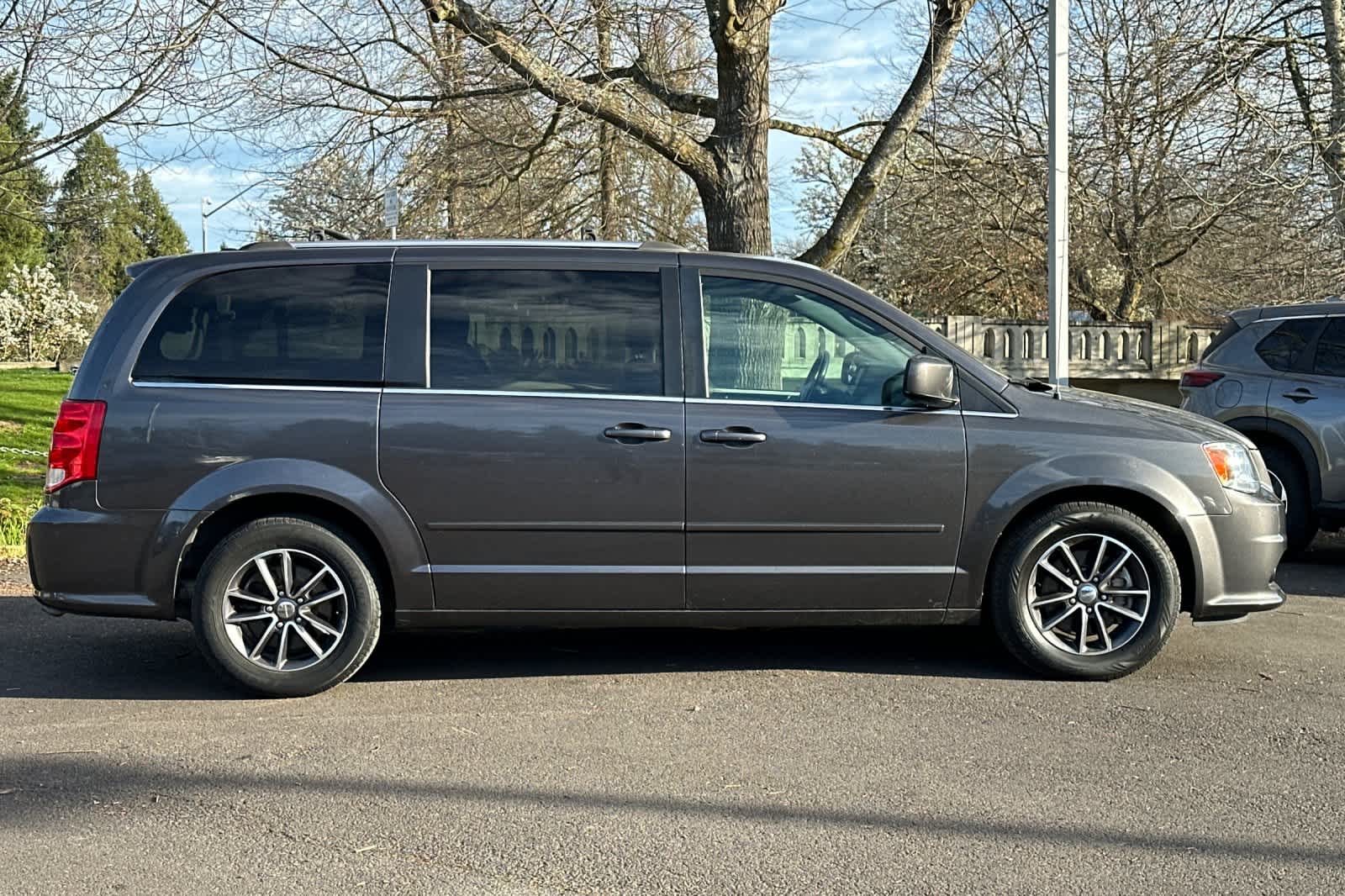 Thumbnail: 2017 Dodge Grand Caravan - 8