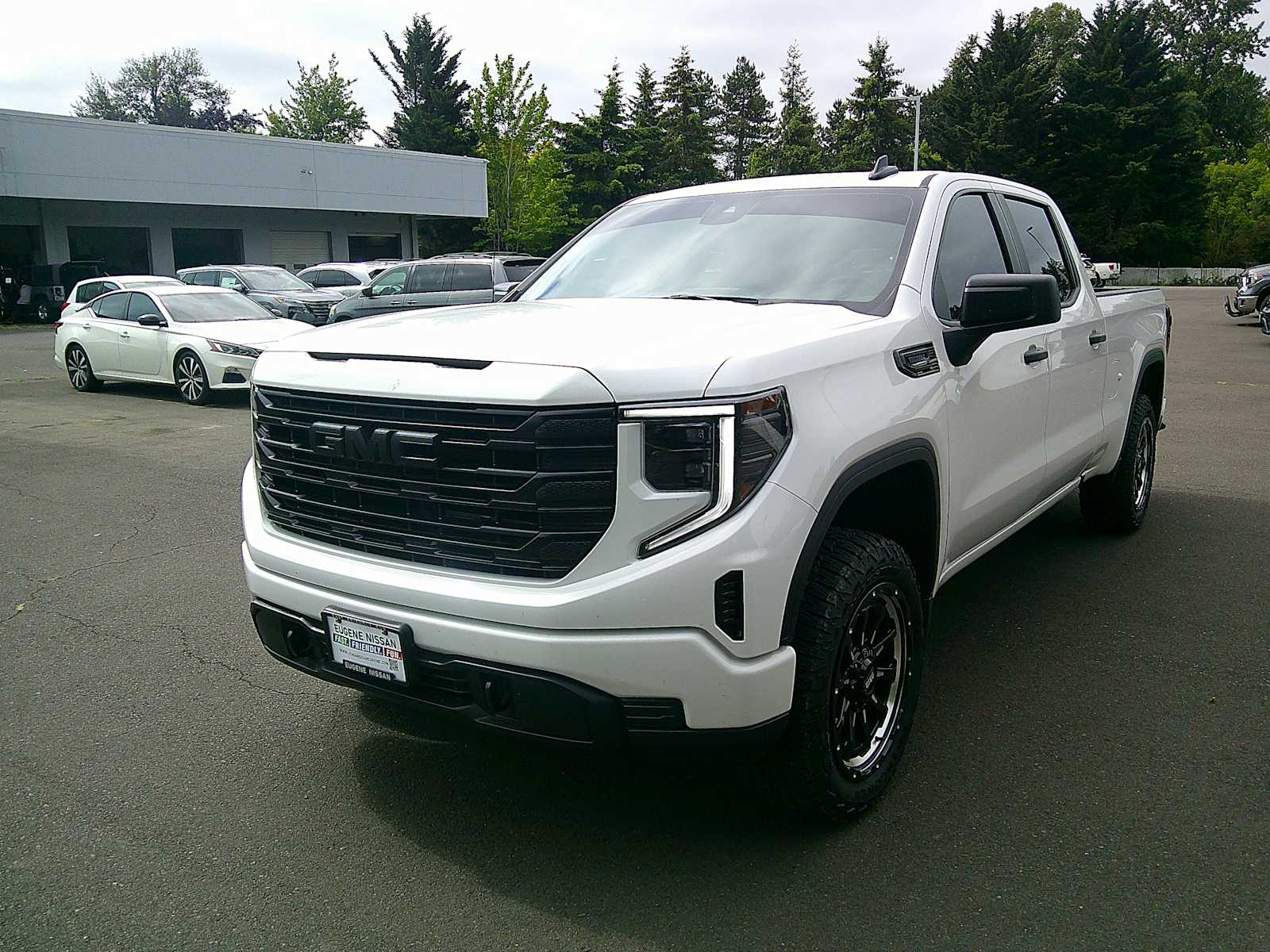 2024 GMC Sierra 4WD Crew Cab Short Box Pro's photo