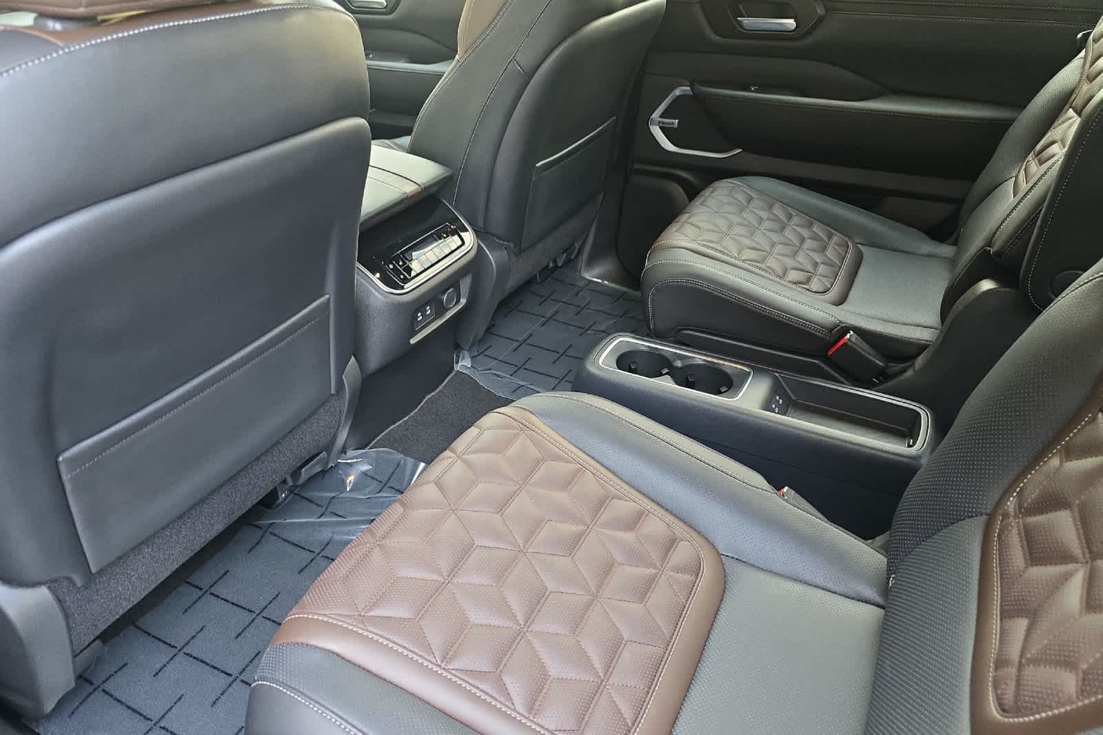 2025 Nissan Armada Platinum photo 4