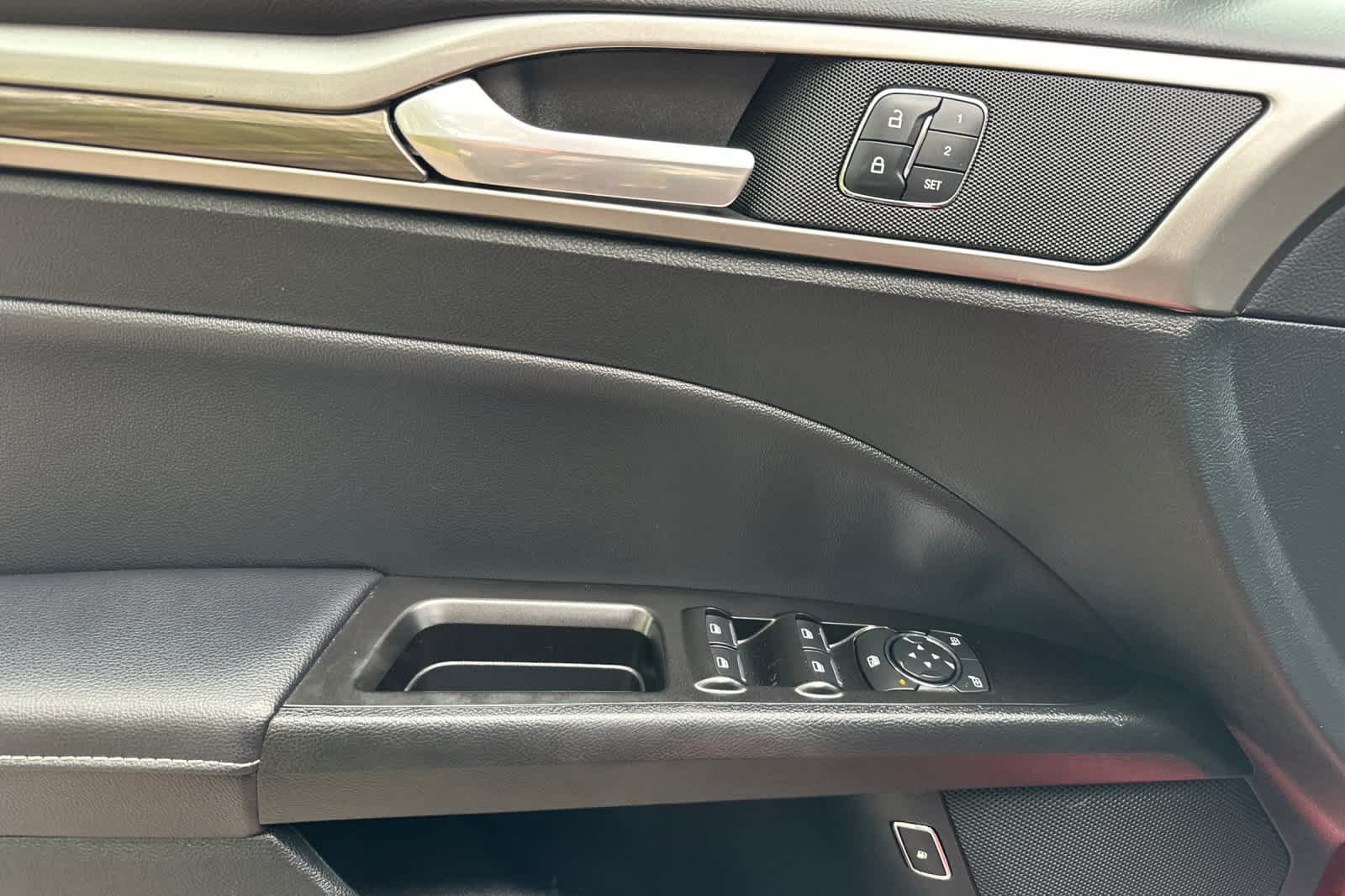 Thumbnail: 2017 Ford Fusion - 12