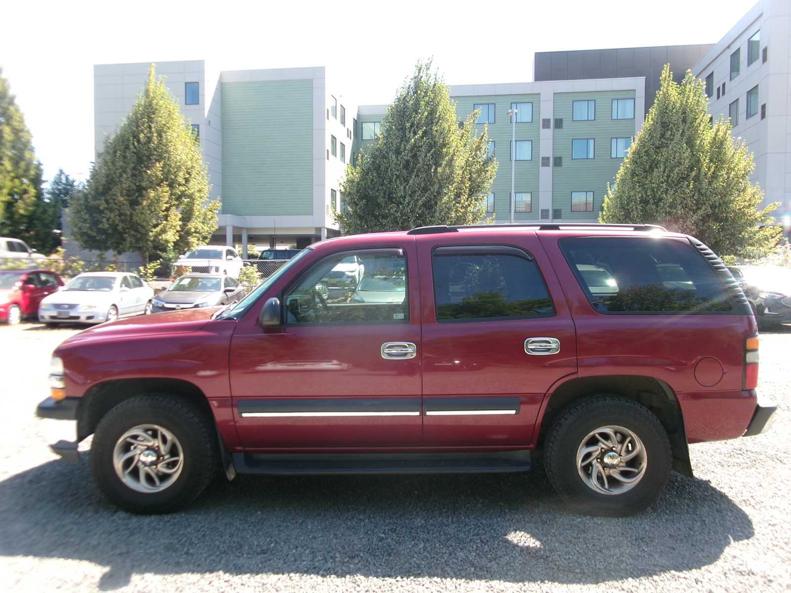 Thumbnail: 2004 Chevrolet Tahoe - 2