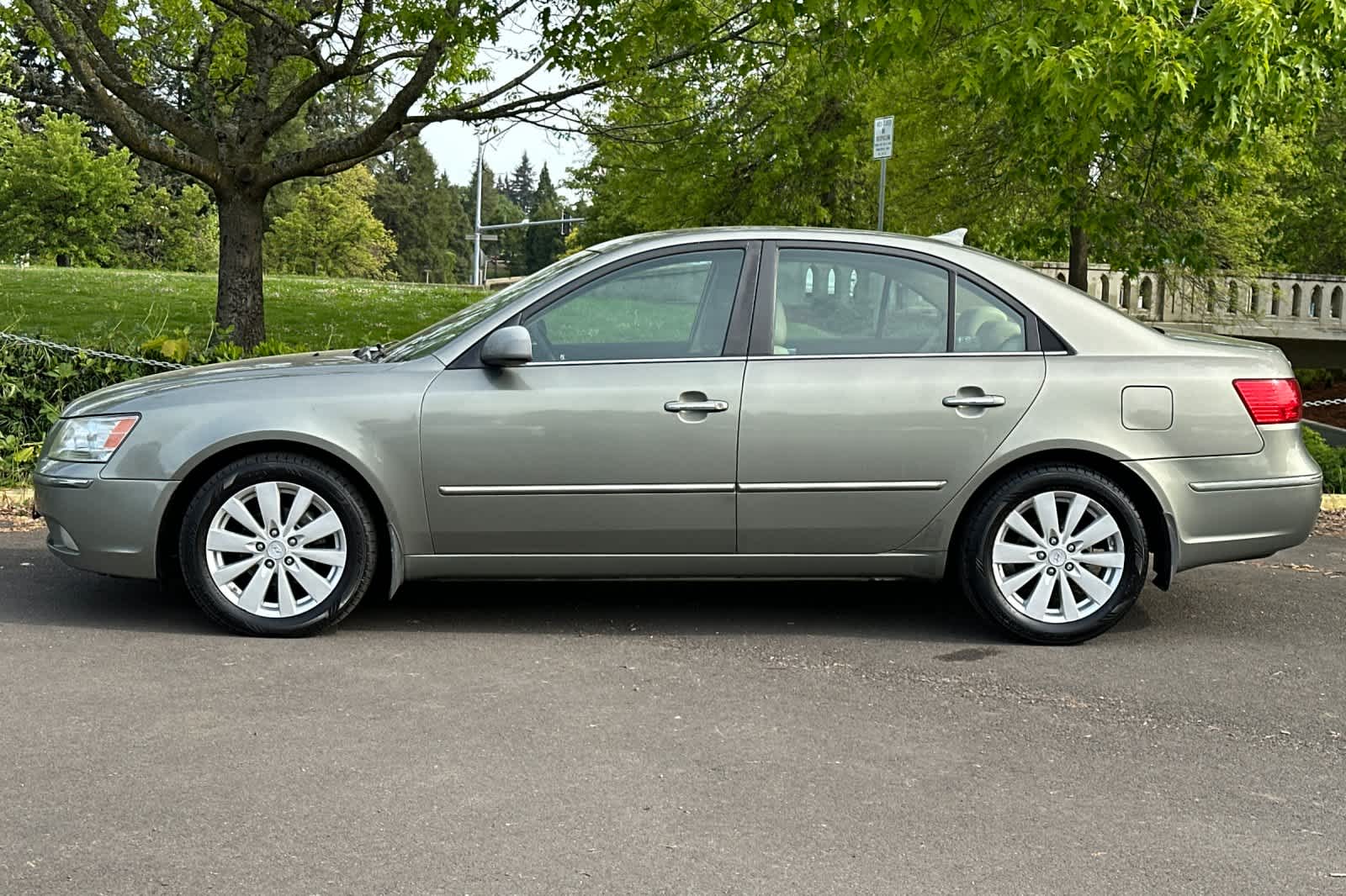 Thumbnail: 2009 Hyundai Sonata - 5
