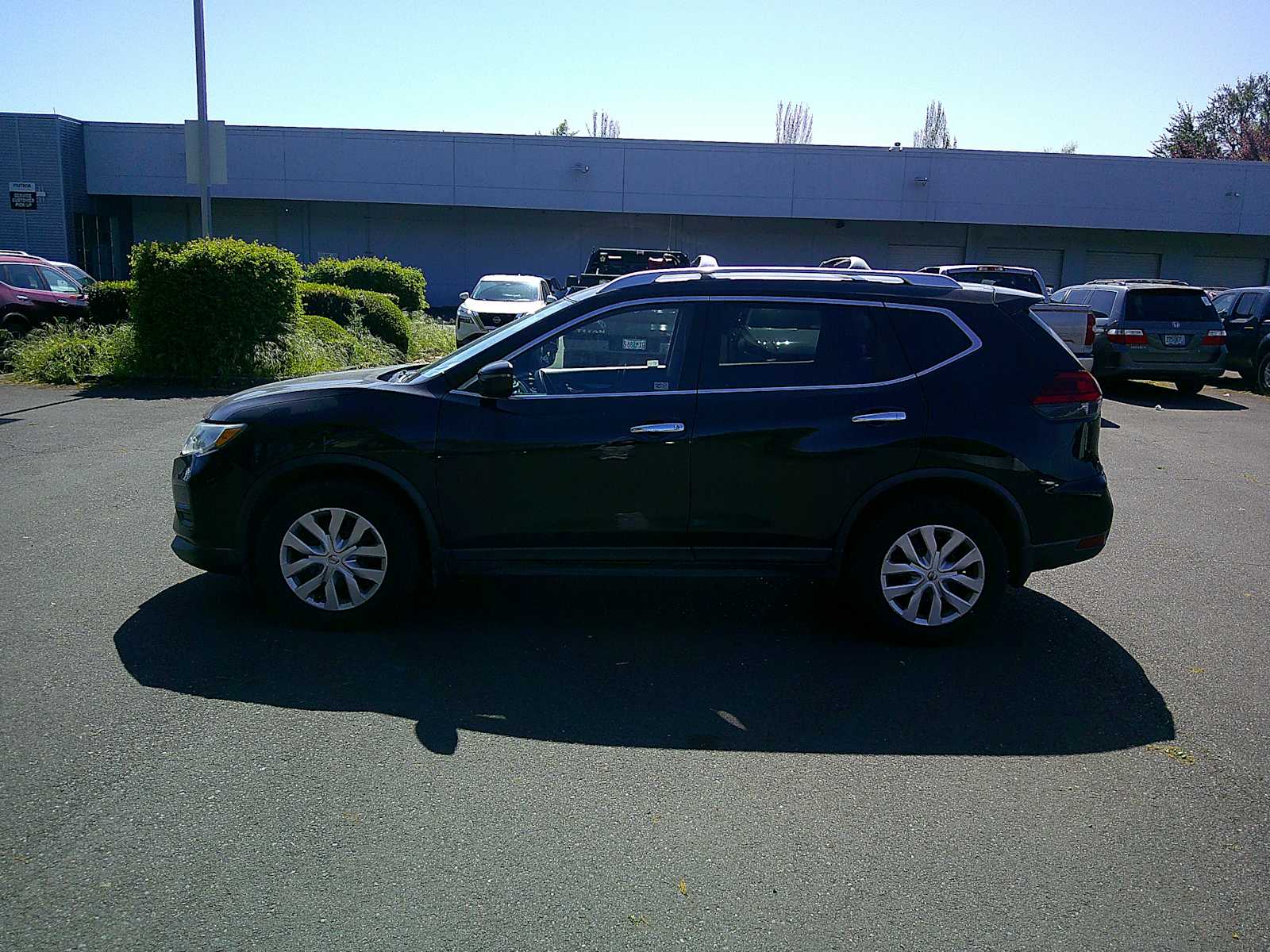 Thumbnail: 2017 Nissan Rogue - 2