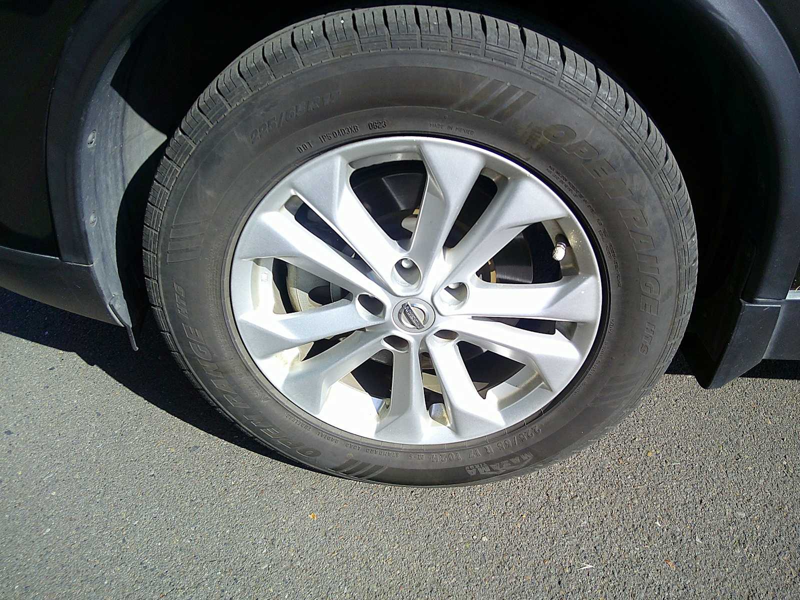 Thumbnail: 2015 Nissan Rogue - 9