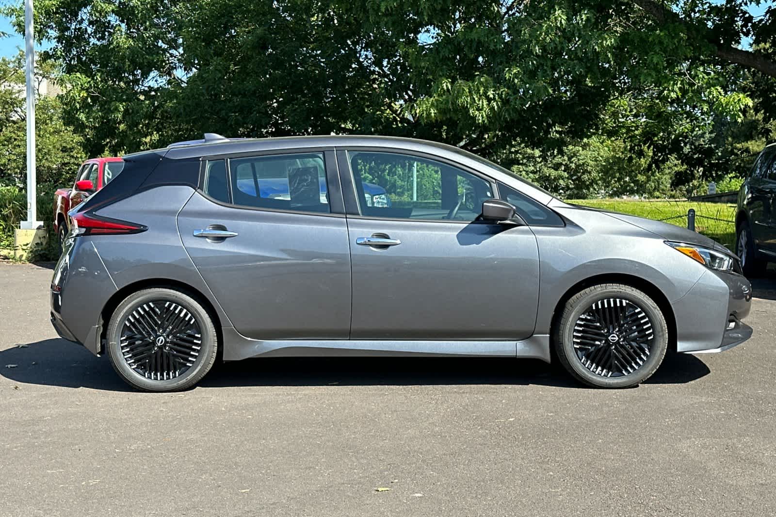 2025 Nissan Leaf SV Plus 8