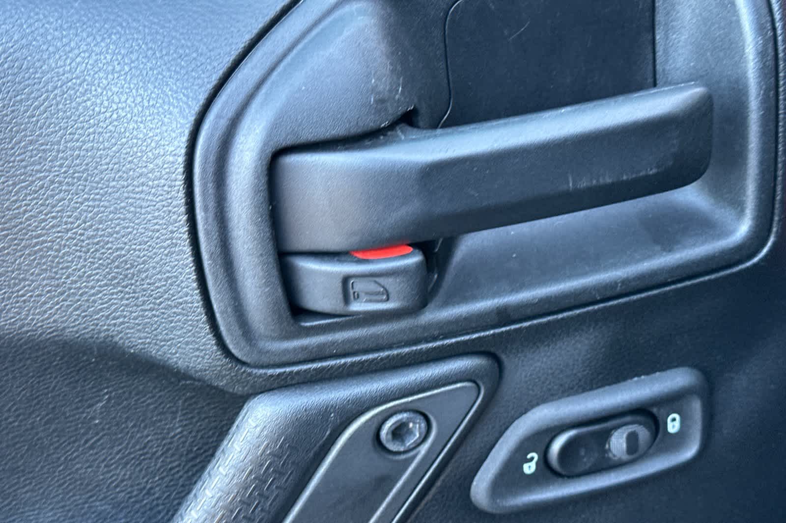 Thumbnail: 2017 Jeep Wrangler - 13