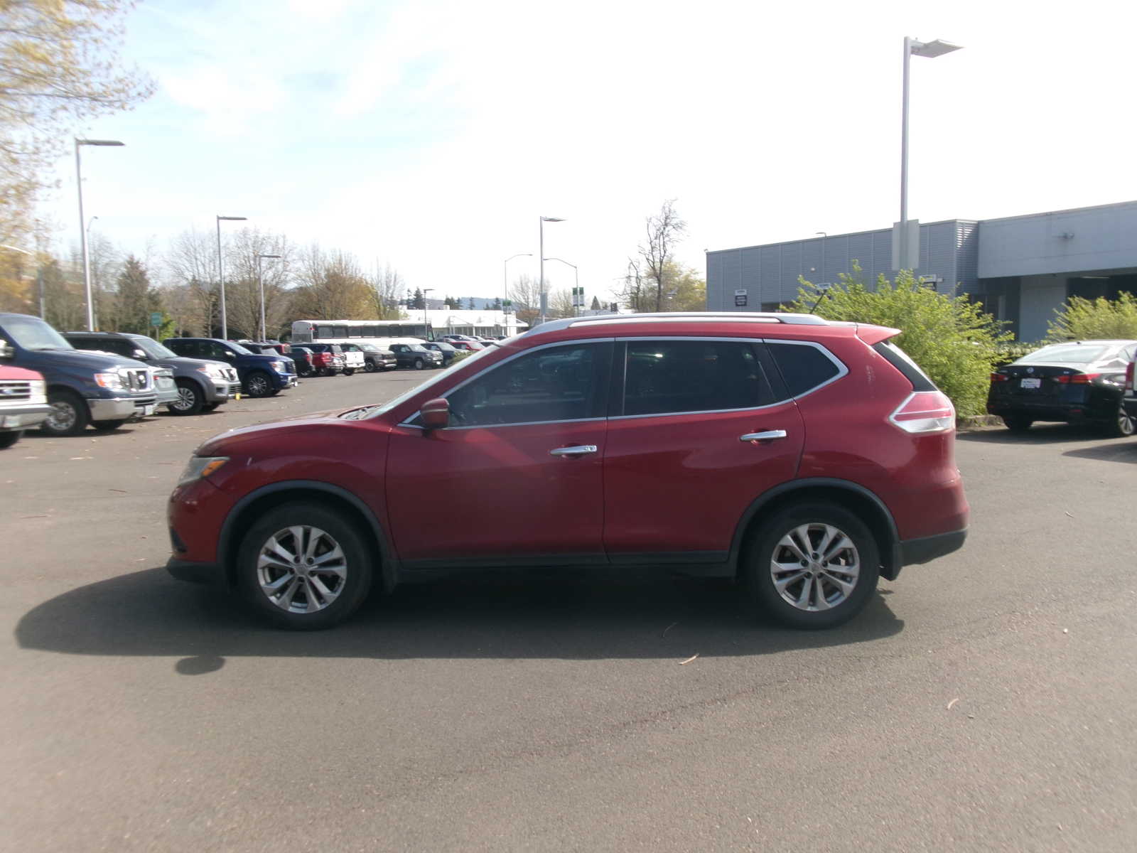 Used 2015 Nissan Rogue SV with VIN KNMAT2MT6FP557703 for sale in Eugene, OR