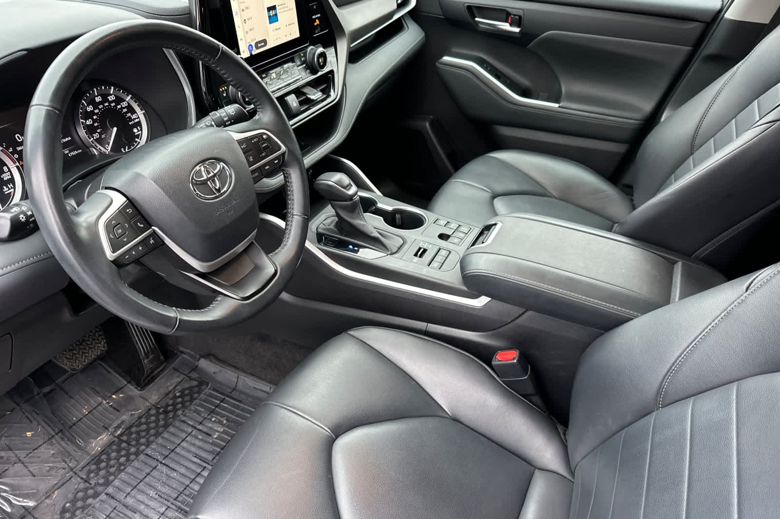 Thumbnail: 2023 Toyota Highlander - 11