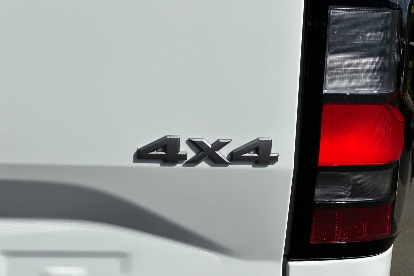 Thumbnail: 2025 Nissan Frontier - 24