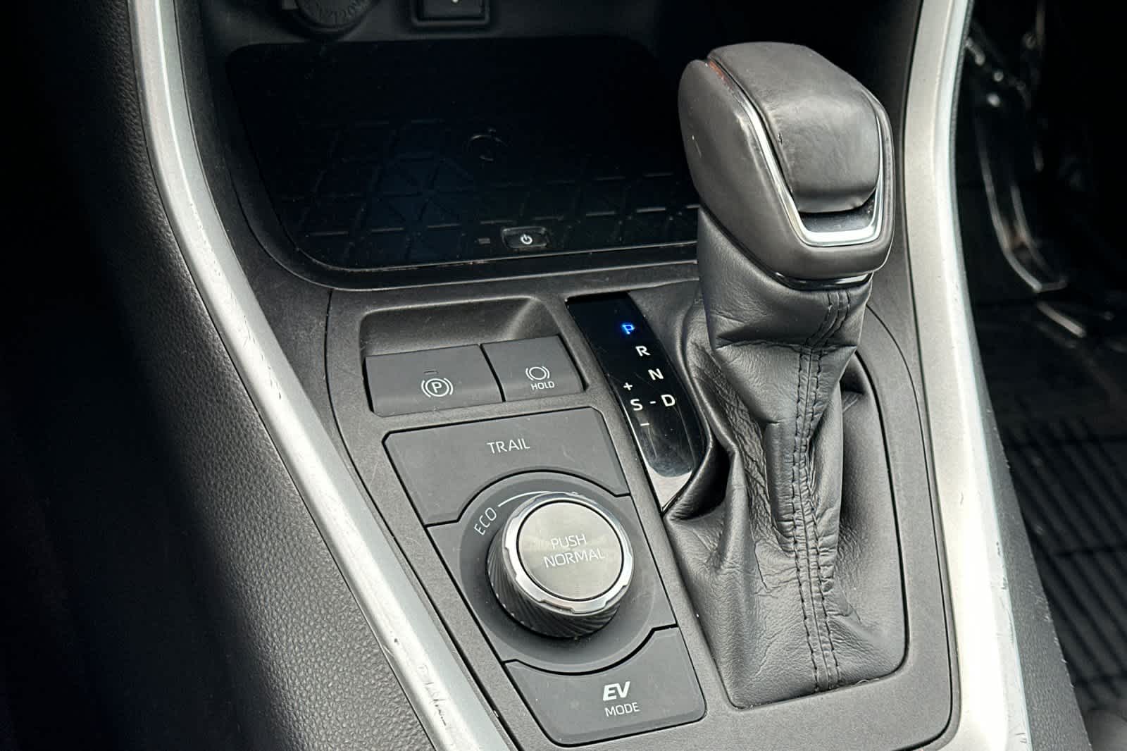 Thumbnail: 2021 Toyota RAV4 - 22