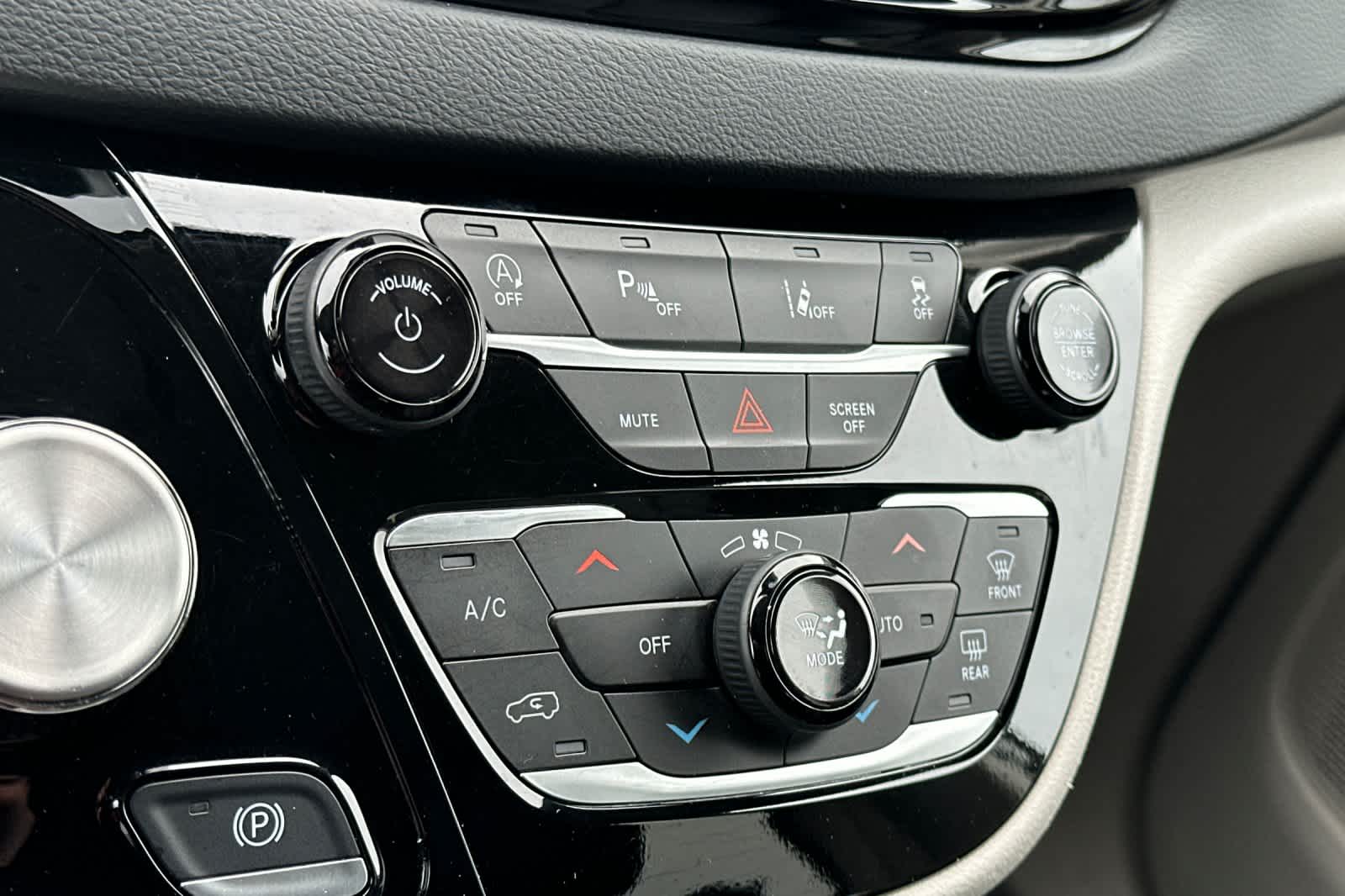 Thumbnail: 2024 Chrysler Pacifica - 21