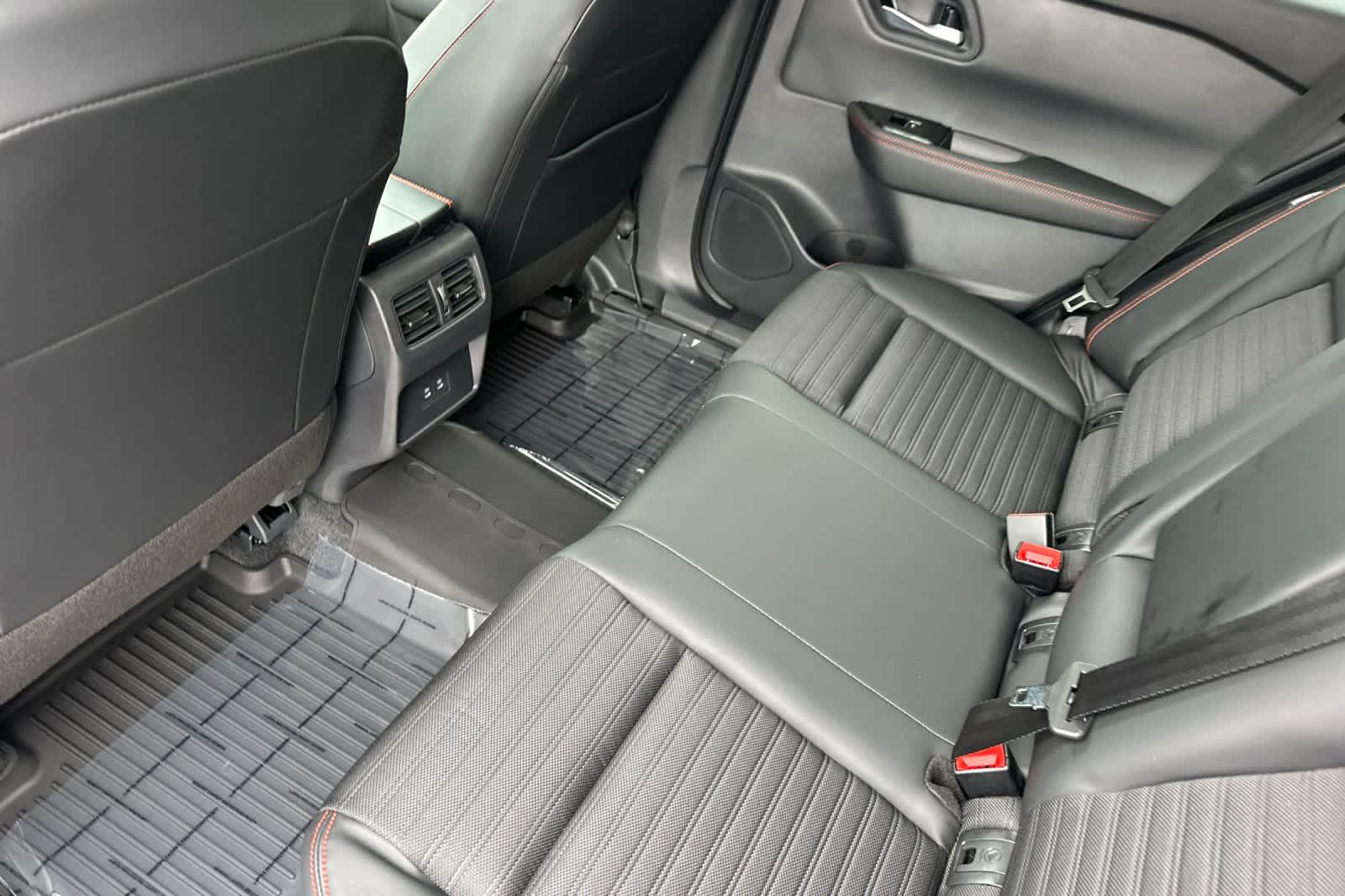 2026 Nissan Rogue SV photo 4