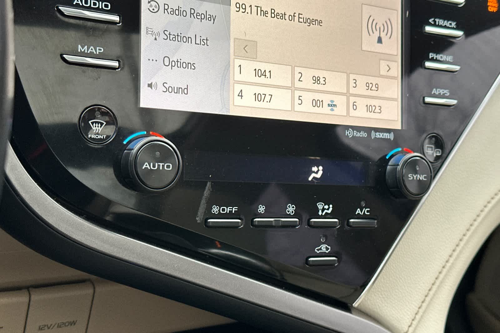 Thumbnail: 2018 Toyota Camry - 20