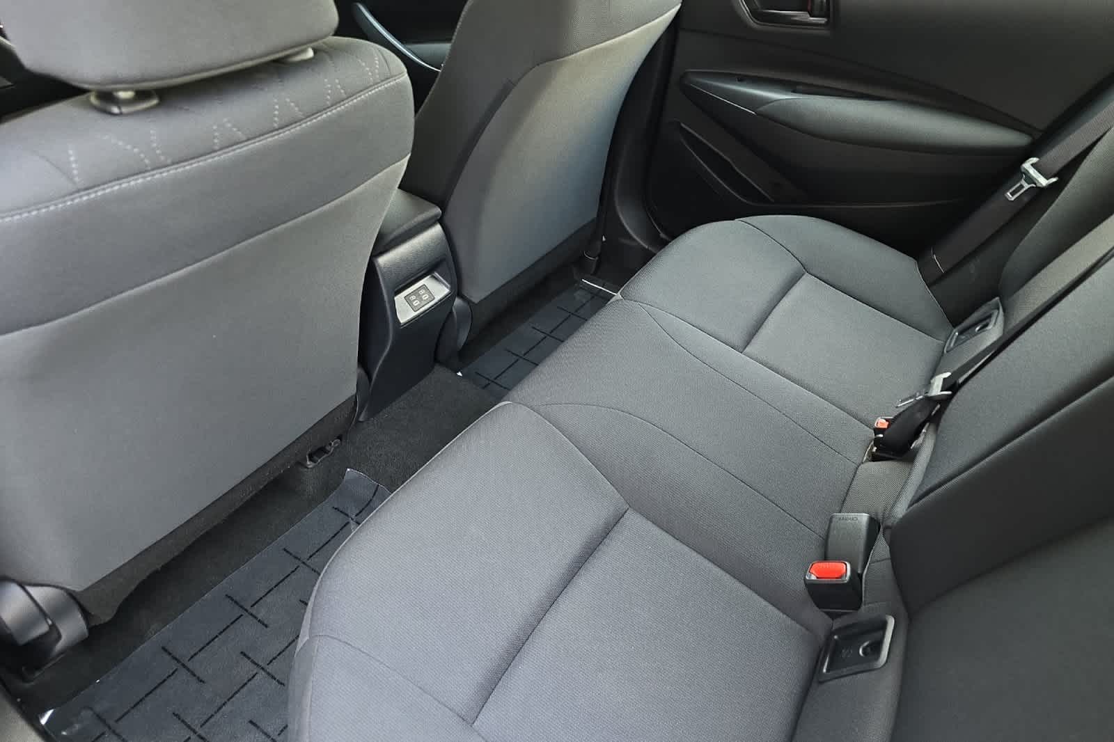 2023 Toyota Corolla LE photo 3