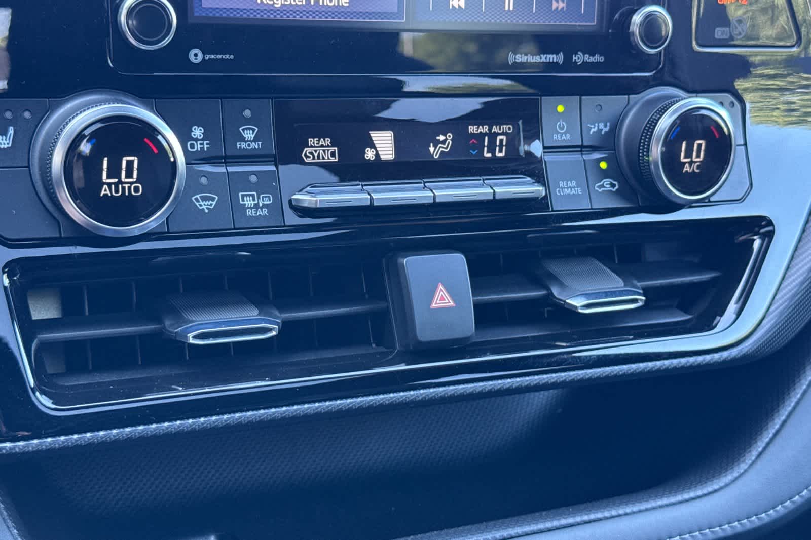 Thumbnail: 2022 Toyota Highlander - 21