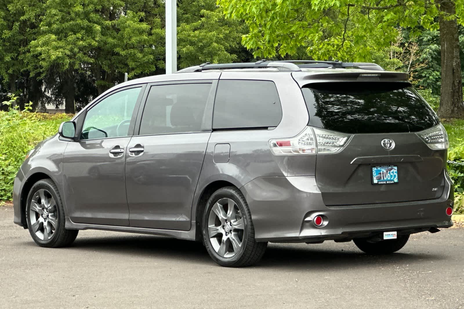 Thumbnail: 2015 Toyota Sienna - 6
