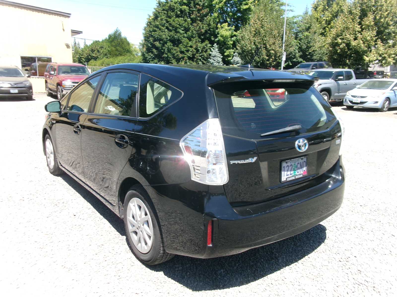 Thumbnail: 2013 Toyota Prius v - 3