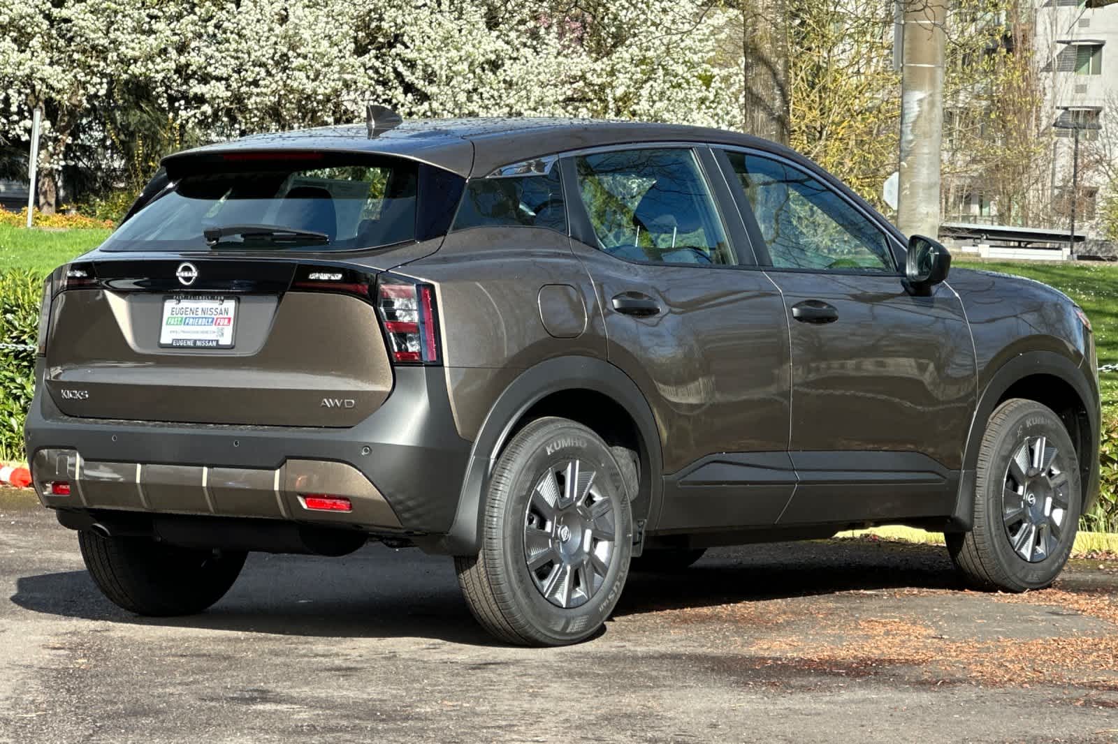 2025 Nissan Kicks S photo 2